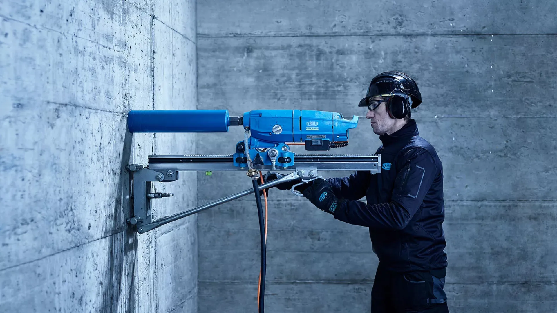 Алмазное бурение 350 мм  350 мм